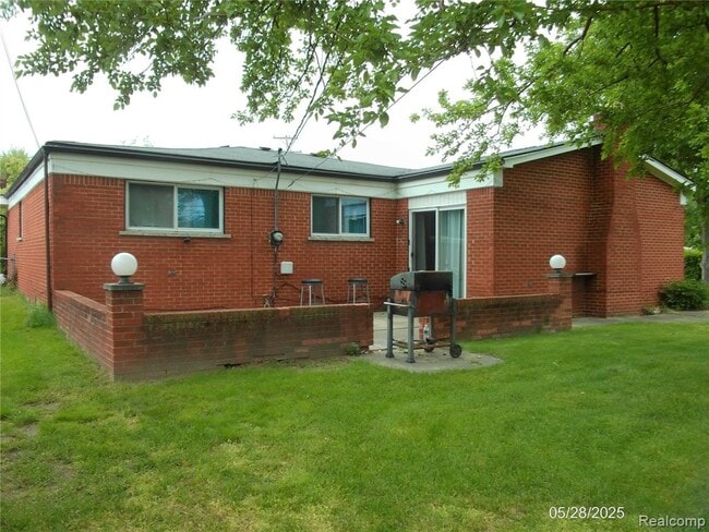 Building Photo - 36890 Weber Dr