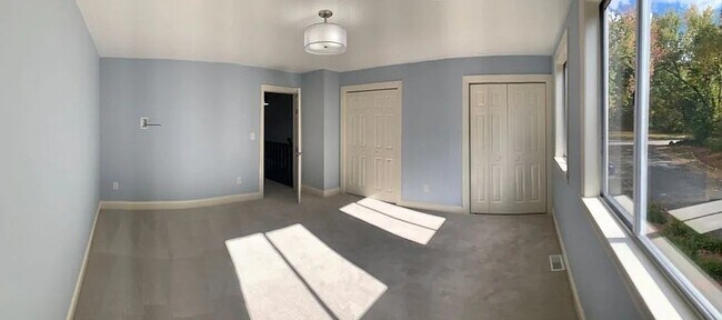 Building Photo - 10 Apple Tree Hill Rd