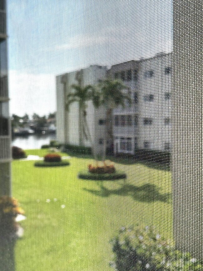 Building Photo - 650 Snug Harbor Dr