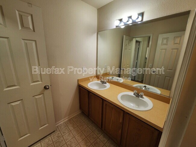 Building Photo - 943 Tisbury Pkwy