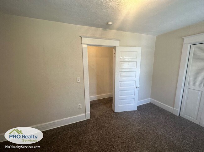 Building Photo - 2 Bedroom Home with an Office/Den Space