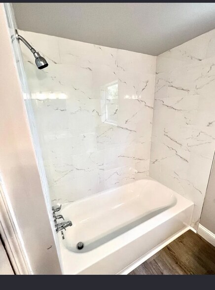 Building Photo - 5323 Laconia Ave