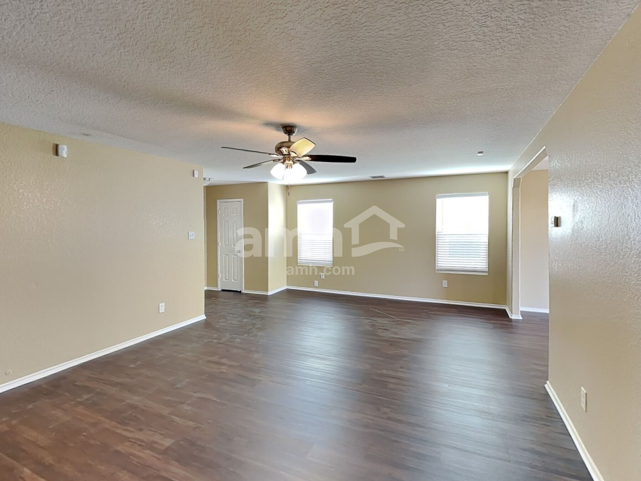 Building Photo - 9247 Pacific Maple