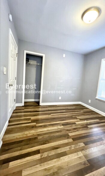 Building Photo - 1402 E 65th St