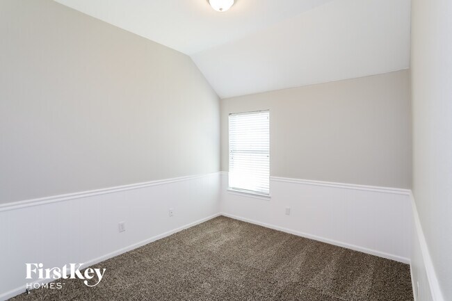 Building Photo - 324 Highland Fairway Ln