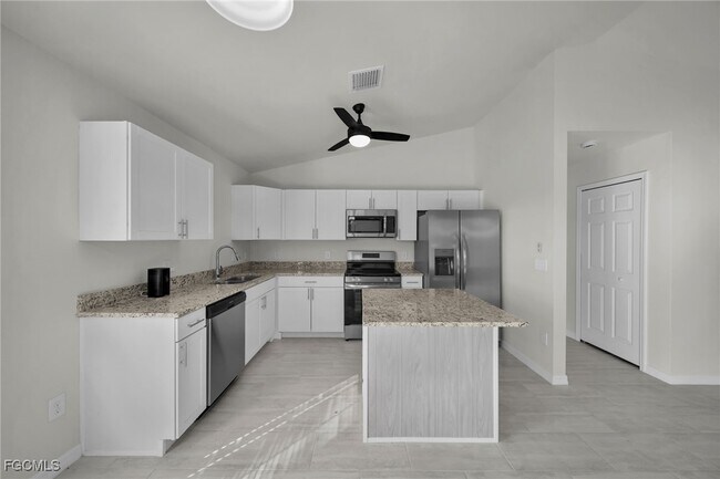 Building Photo - 1106 NE 11th Ave