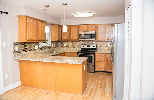 Building Photo - 10331 Bushman Dr