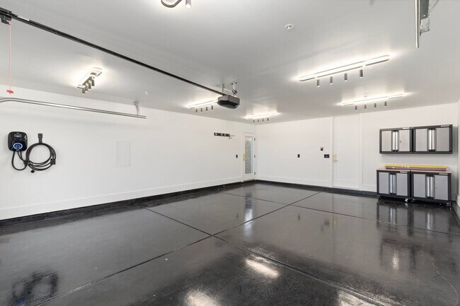 Building Photo - 8501 E Indianola Ave