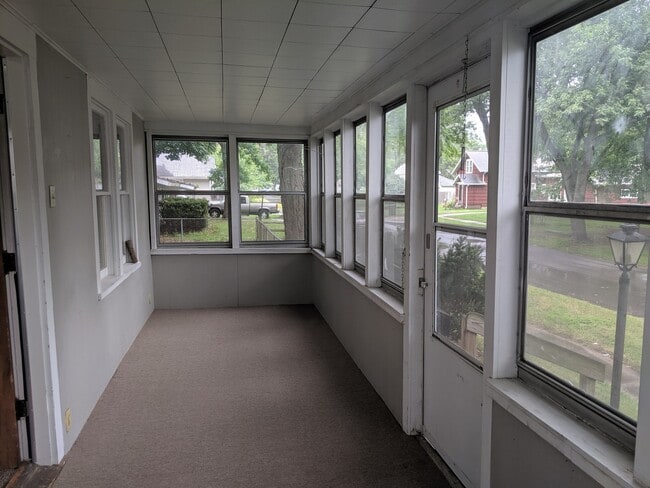 Building Photo - Nice 2-Bedroom Home for Rent in North Central Elkhart