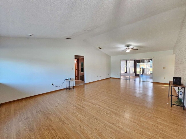 Building Photo - 819 Glencove Ave NW