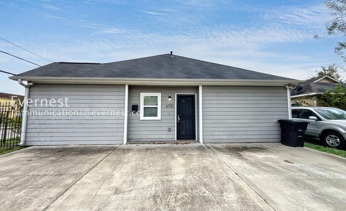 Building Photo - 6701 Paris St