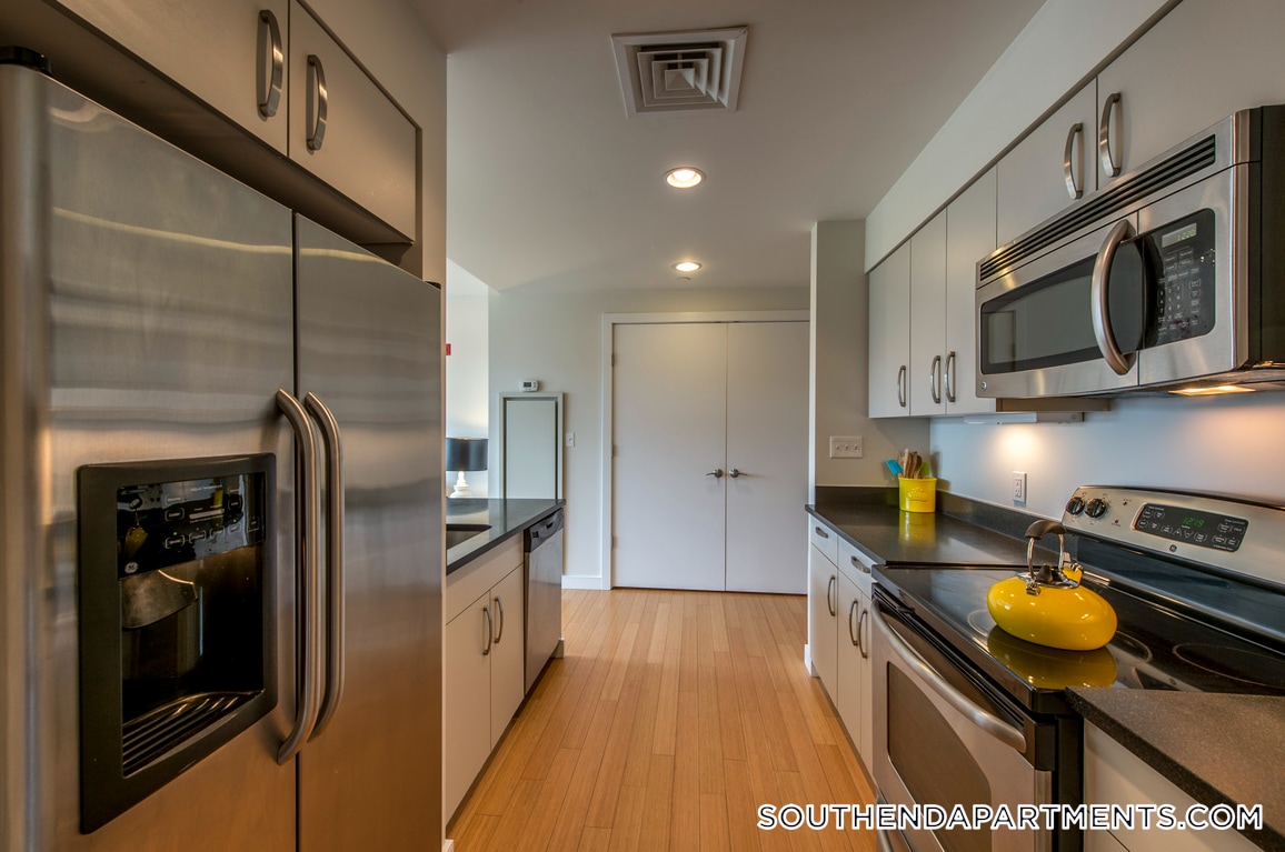 Building Photo - 601 Albany St