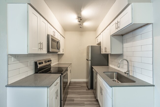 A3 Renovated - 1 Bed 1 Bath - Rise Lakeside