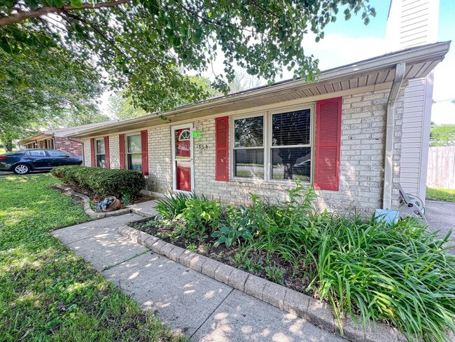 Building Photo - 1559 Summerhill Dr