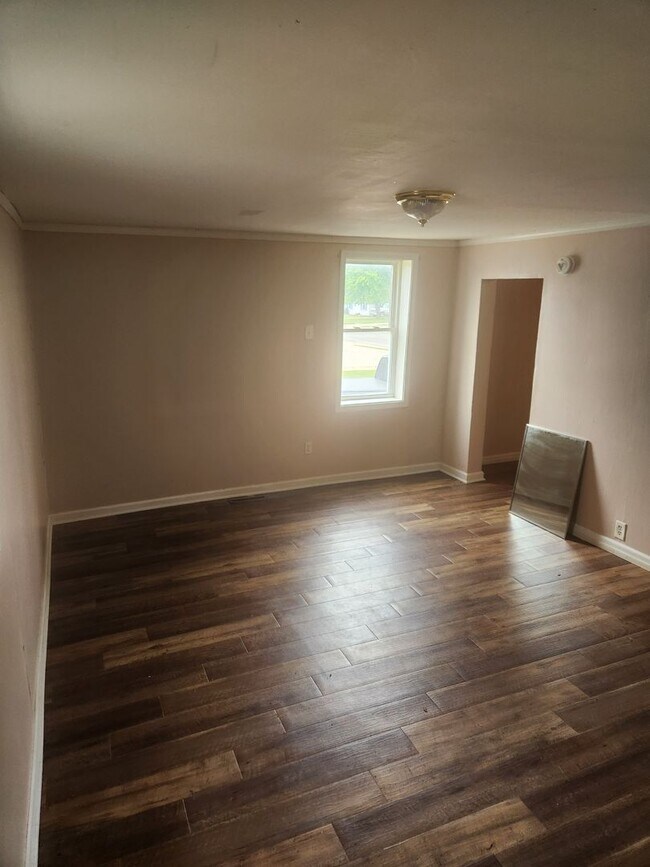 Building Photo - 3 Bedroom - 2 Bath in Auburn - Ranch