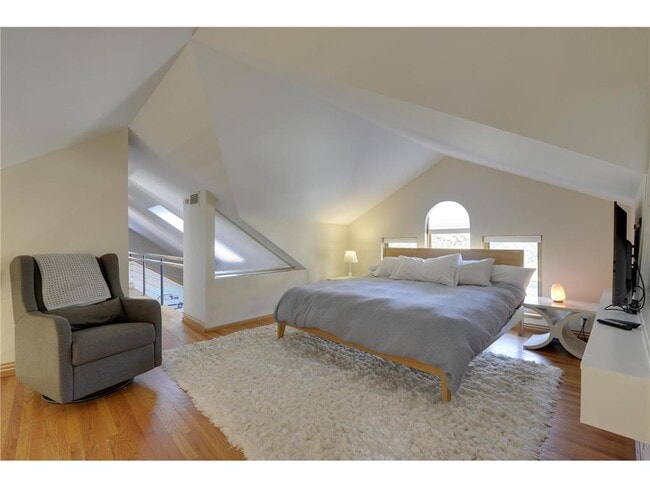 Building Photo - 607 Dayton Ave