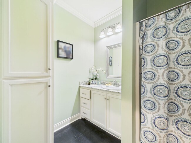 Building Photo - Nestled in the desirable Quail Hollow Subdivision