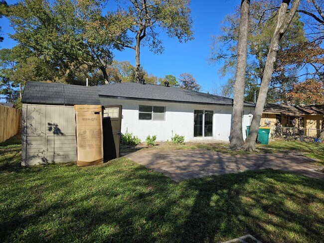 Building Photo - 307 Hildred Ave