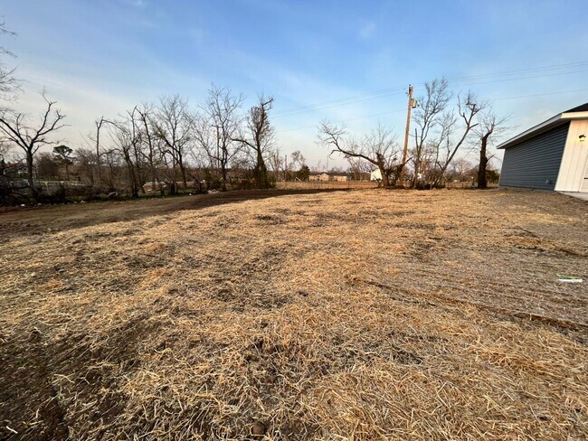 Building Photo - 3805 Creswell Dr