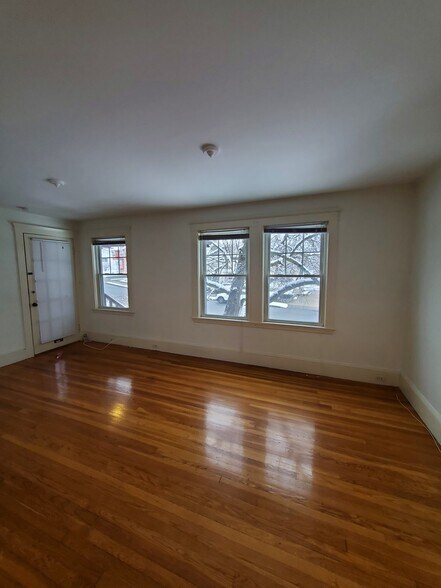 Building Photo - 54 Maplewood St