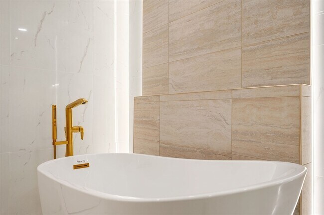 Building Photo - 75-83-83 Cambridge Pkwy