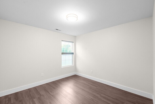 Building Photo - LIVE CLOSE TO THE ACTION — Modern 3-Bedroom Rental in Charlotte’s Reid Park!