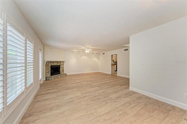 Building Photo - 2927 W Gandy Blvd