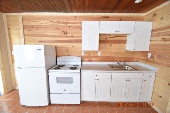 Building Photo - 146 Coral Ave