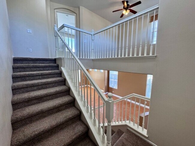 Building Photo - Beautiful 4 Bedroom + Office Home for Lease