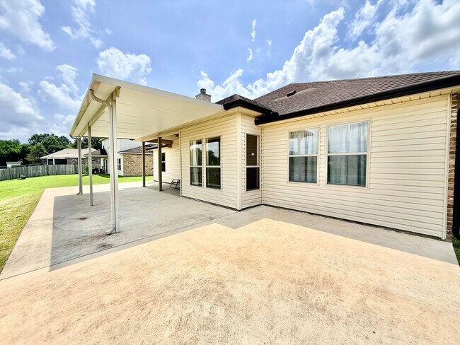 Building Photo - 39122 Bayou View Ave