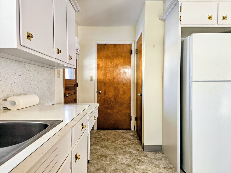 Building Photo - 13 Frederick Ave