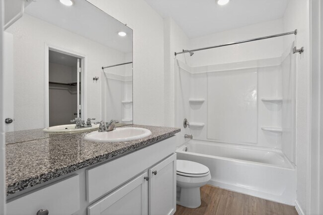 Building Photo - Modern 4-Bedroom Home in Crescent Hills – Open Concept & Private Yard