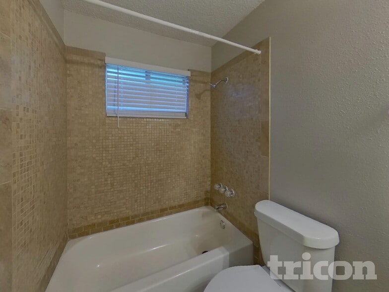 Building Photo - 907 Ponds Ct