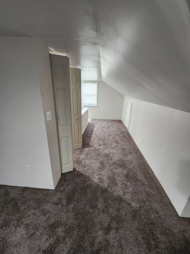 Building Photo - 2-Bedroom + Bonus Room Bungalow with Basement – Flexible Living Space