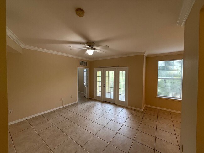 Building Photo - Great Condo in the NW