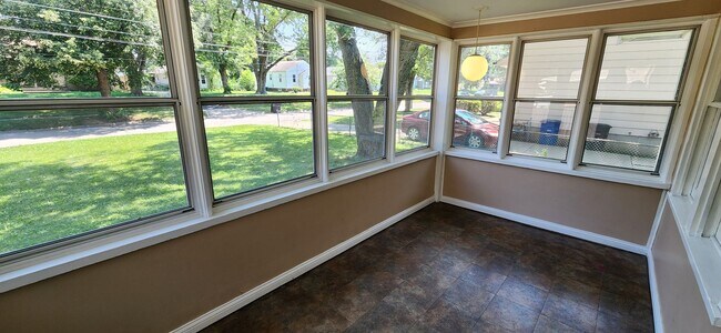 Building Photo - Beautiful home with attached garage and great yard!