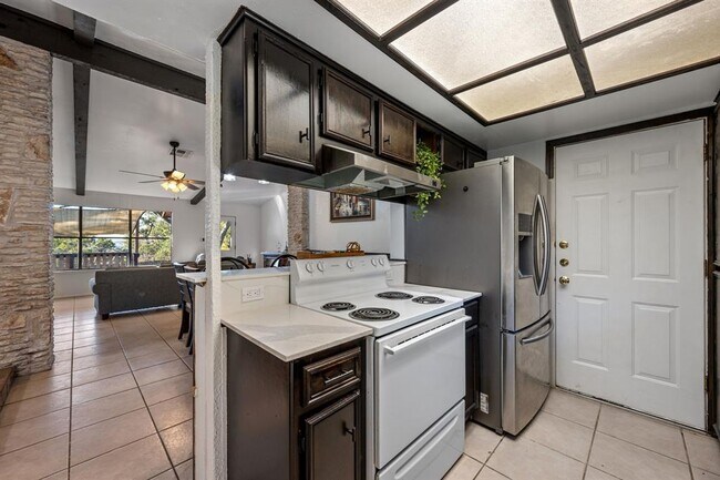 Building Photo - 13200 Running Doe Ln