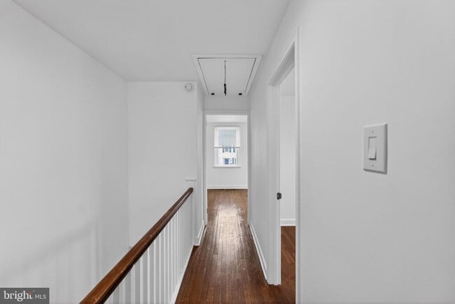 Building Photo - 439 E 11th Ave