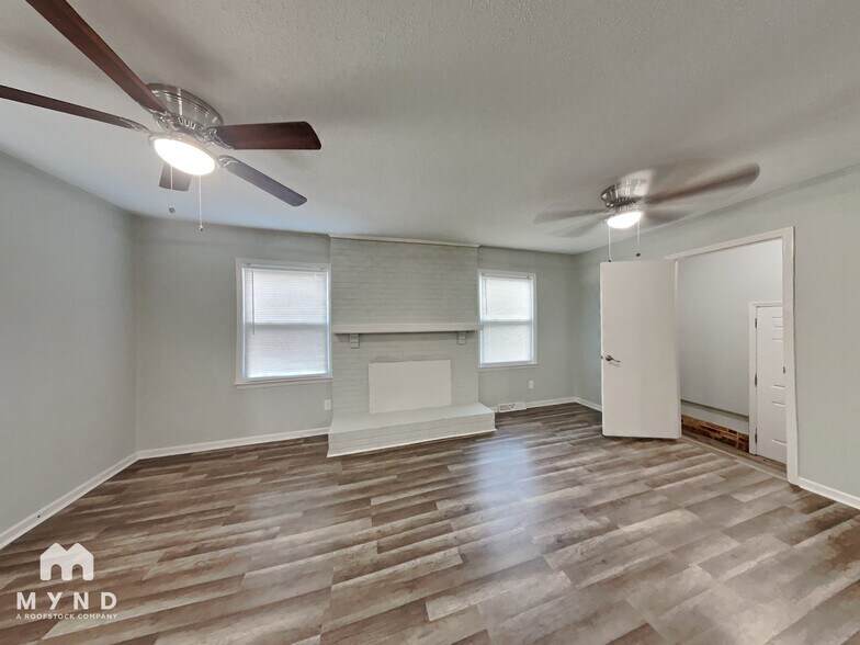 Building Photo - 547 Whitethorn Dr