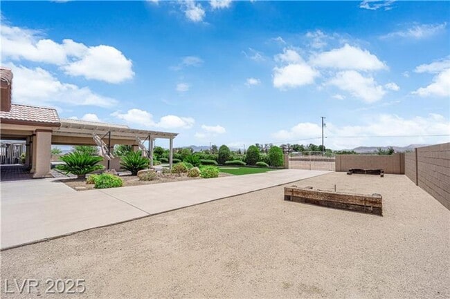 Building Photo - 1.2 Acres with Indoor & Outdoor RV Parking!!!!