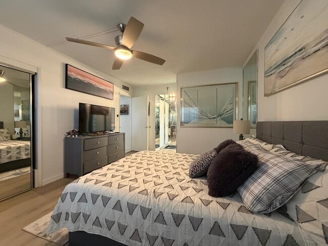 Building Photo - 3051 N Course Dr