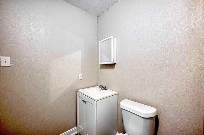 Building Photo - 5118 Plum Dr