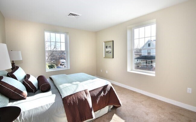 Building Photo - 99 Essex St