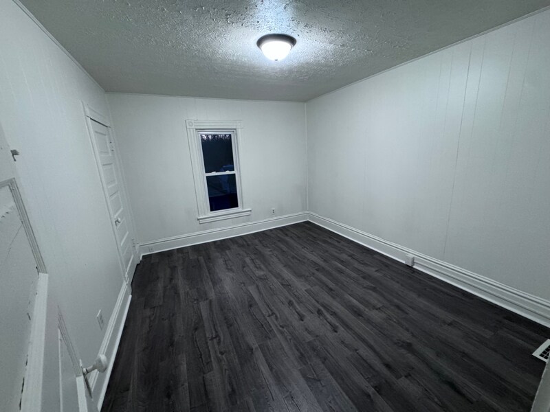 Building Photo - 650 W 3rd St