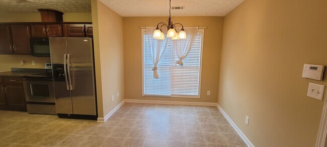 Building Photo - 4 Bedroom/ 2 Bath Home close to Fort Benning