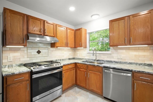 Building Photo - 1212 Dunstan Dr