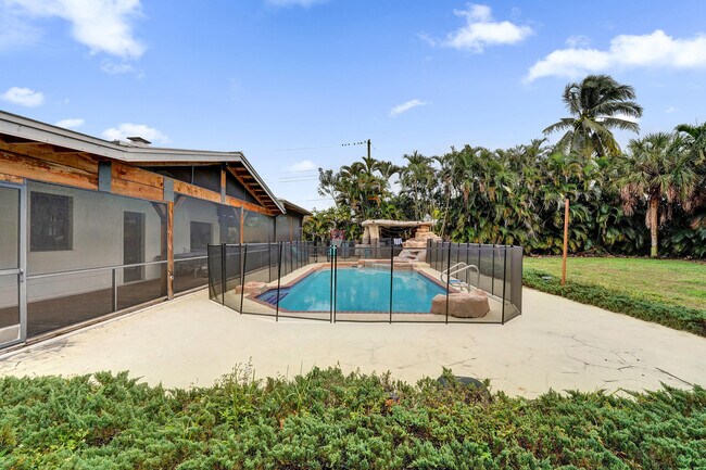 Building Photo - 5612 Harding St