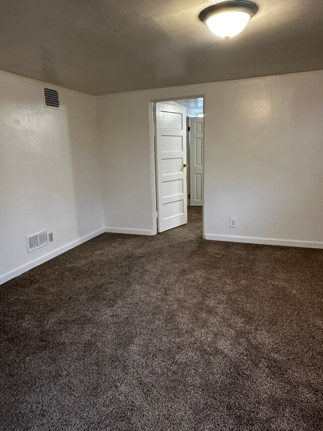 Building Photo - 1809 10th Ave