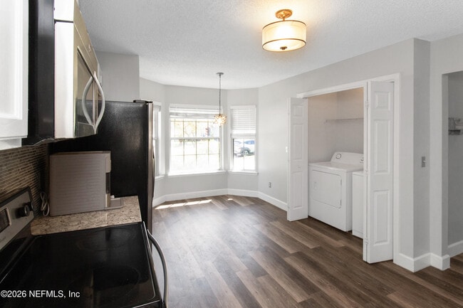 Building Photo - 1720 Wildwood Creek Ln