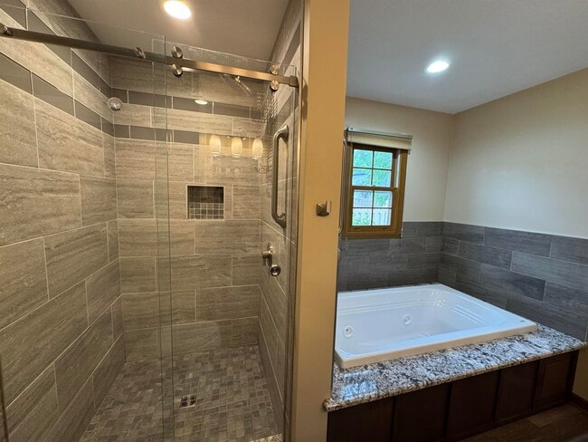 Building Photo - 5855 Thatcher Dr